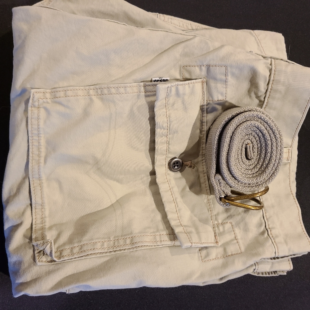 Men's Levi's Cargo Shorts and Belt Size 38